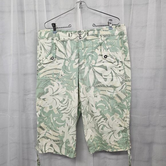 Vintage Gloria Vanderbilt Green Tropical Bermuda Cargo Shorts 16 - Picture 1 of 14